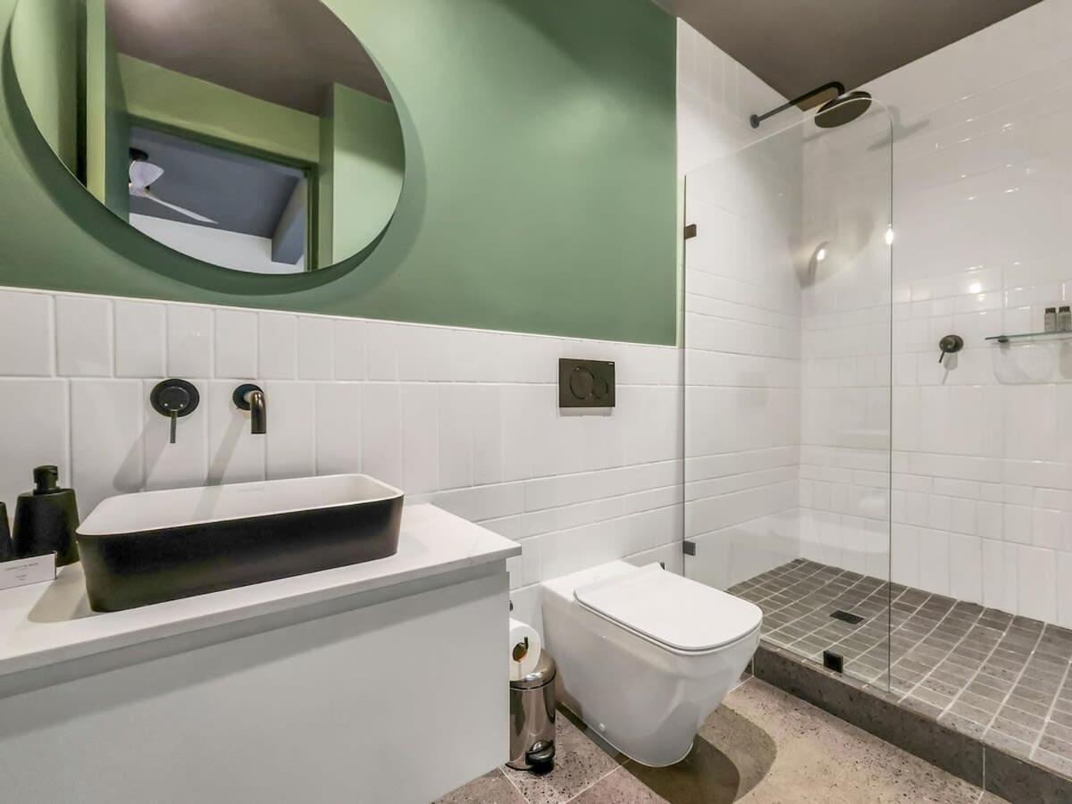 Apartment Loadshedding Free, Secure, Rooftop Pool- Wifi *