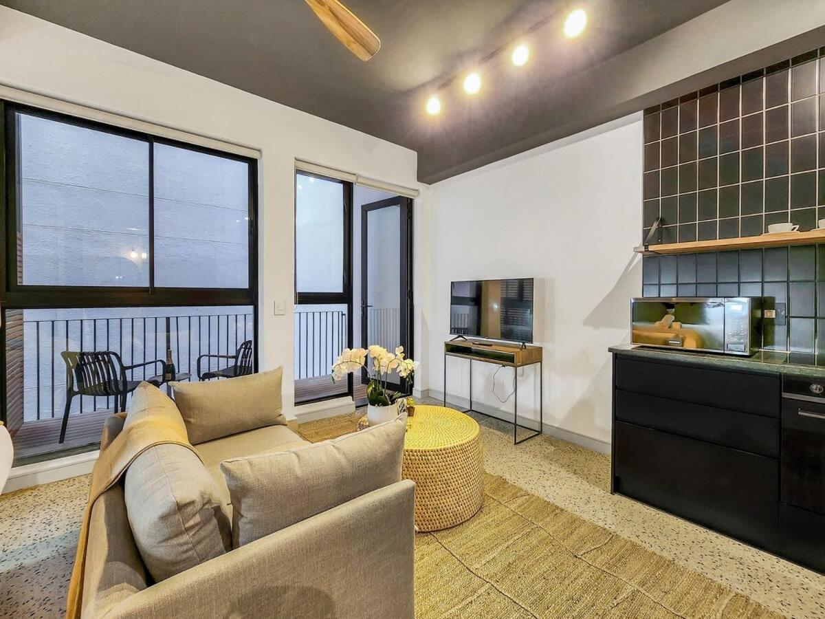 Loadshedding Free, Secure, Rooftop Pool- Wifi Apartment
